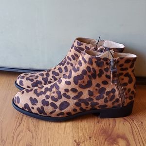 Time and Tru ankle boots brand new